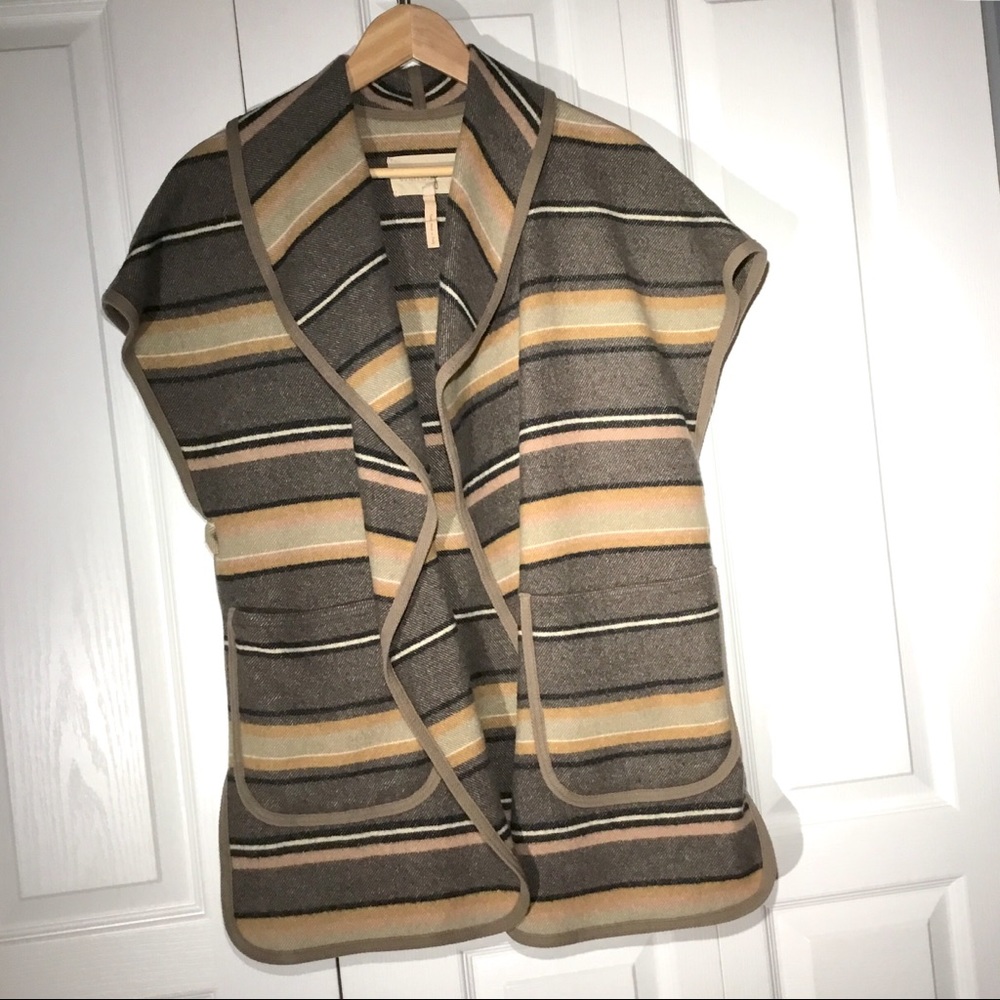 Aritzia - Wilfred Free Shrug - Size S